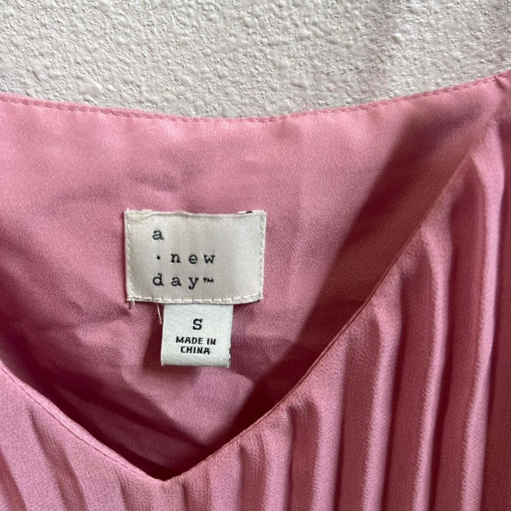 A New Day Pink Pleated Spaghetti Tank Top size Small. - Picture 2 of 4